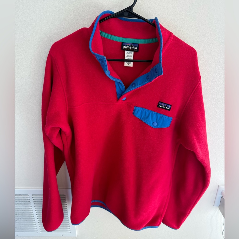 NWOT Patagonia women’s hot pink snap T pull over! Size medium.